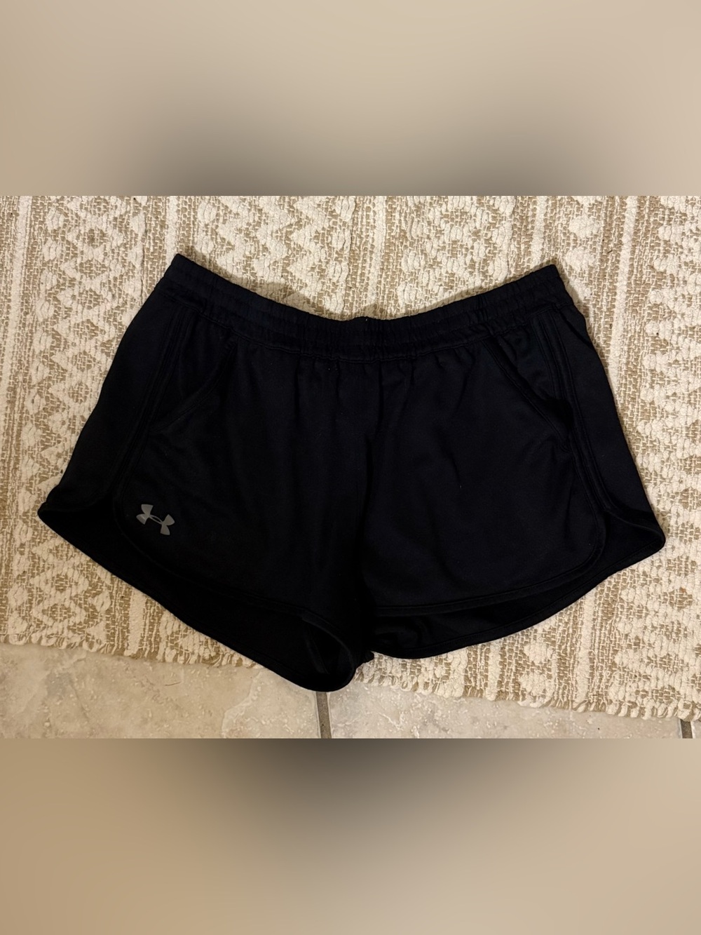 Under Armour Women's Black Athletic Running Shorts with pockets size Medium